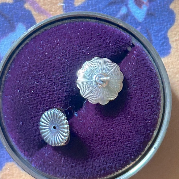 Vintage 14K Plated Cultured Pearl Stud Earrings Flowers - Picture 3 of 3